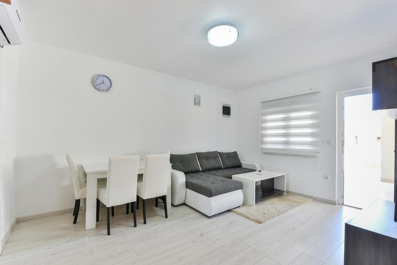 Apartments Lucica Vir Exterior foto